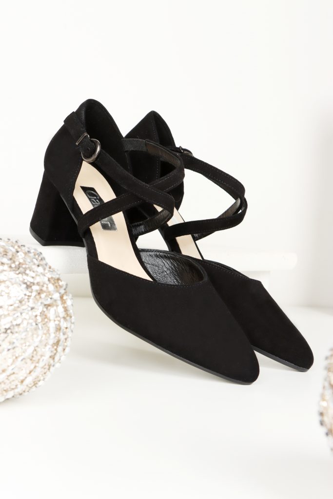 Gisele Women’s Open Court Shoes