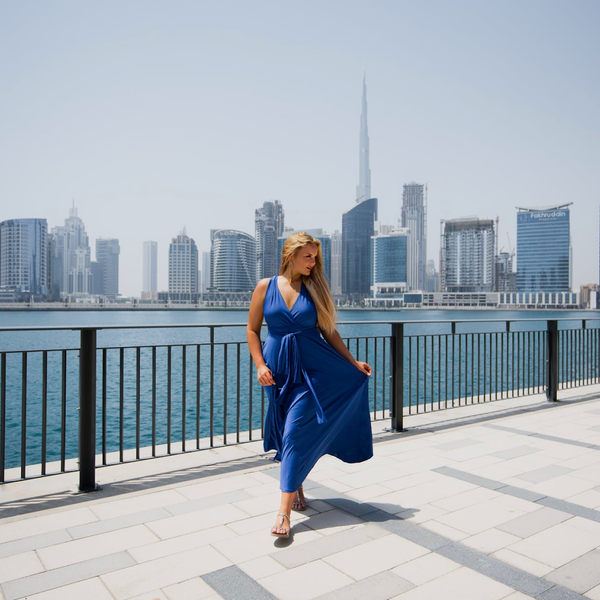 what colour shoes to wear with a navy dress