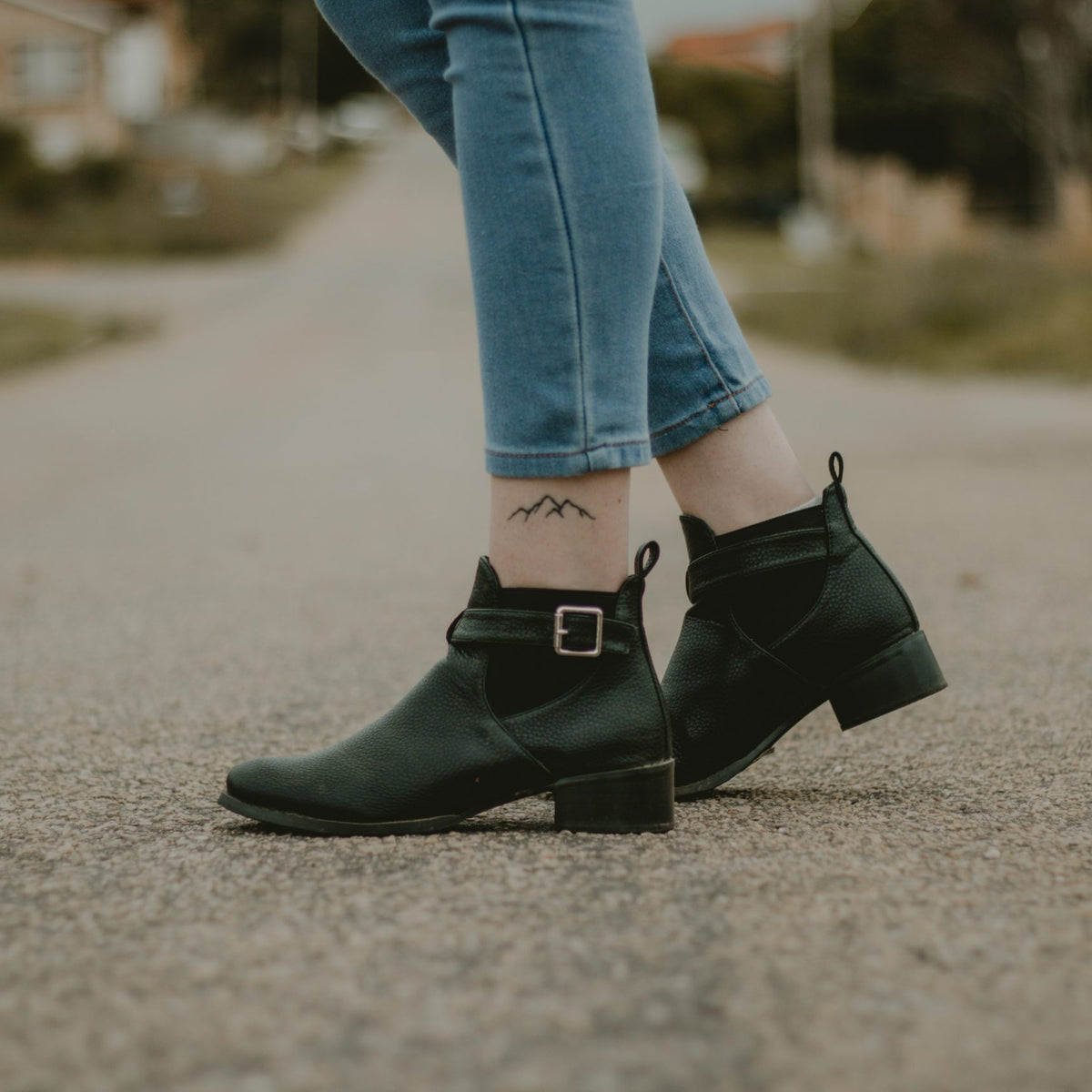 How to stop leather boots from squeaking: A shoe care guide