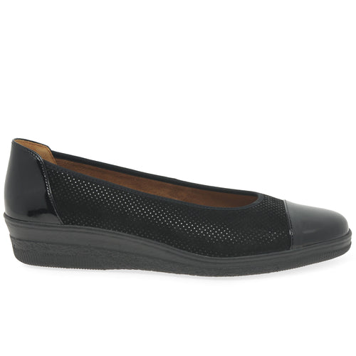 Petunia Womens Accent Low Heeled Pumps