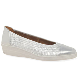 Petunia Womens Accent Low Heeled Pumps