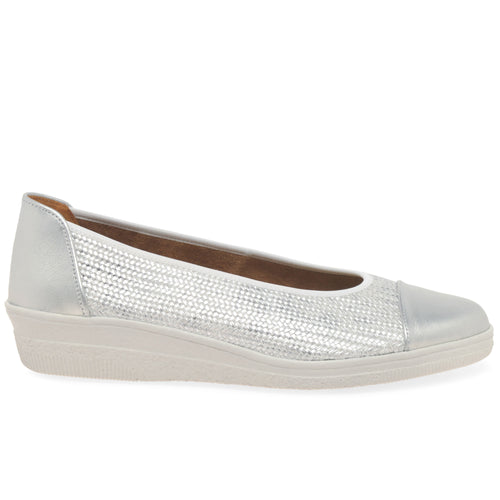 Petunia Womens Accent Low Heeled Pumps