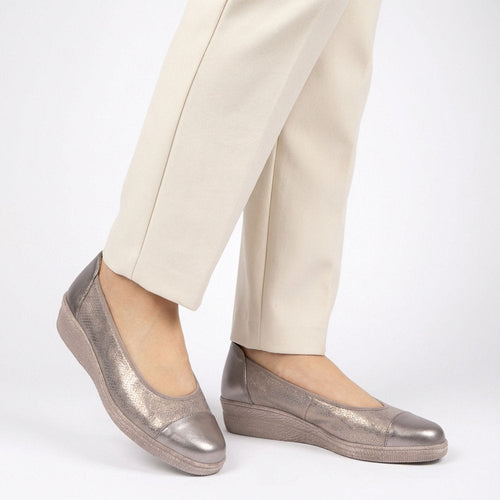 Petunia Womens Accent Low Heeled Pumps