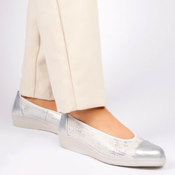 Petunia Womens Accent Low Heeled Pumps