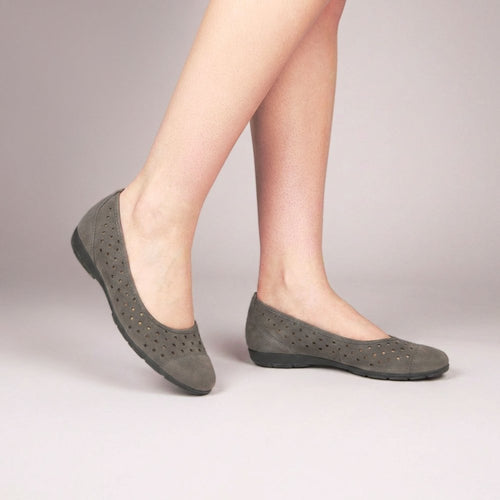 Ruffle Womens Punched Detail Casual Shoes
